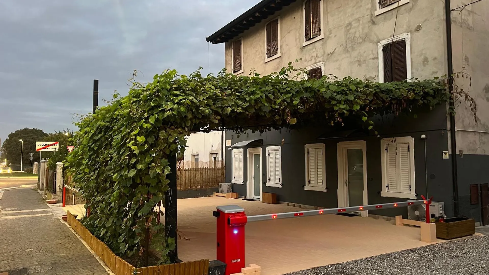 Guest house La Pergola Suites Dossobuono